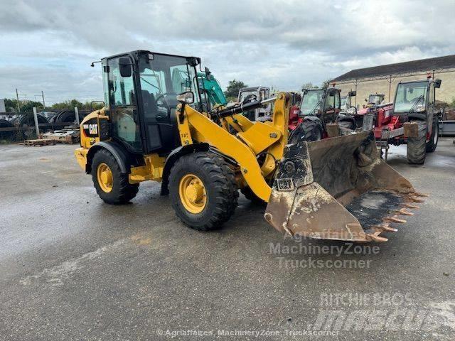 CAT 906 Kolesové nakladače