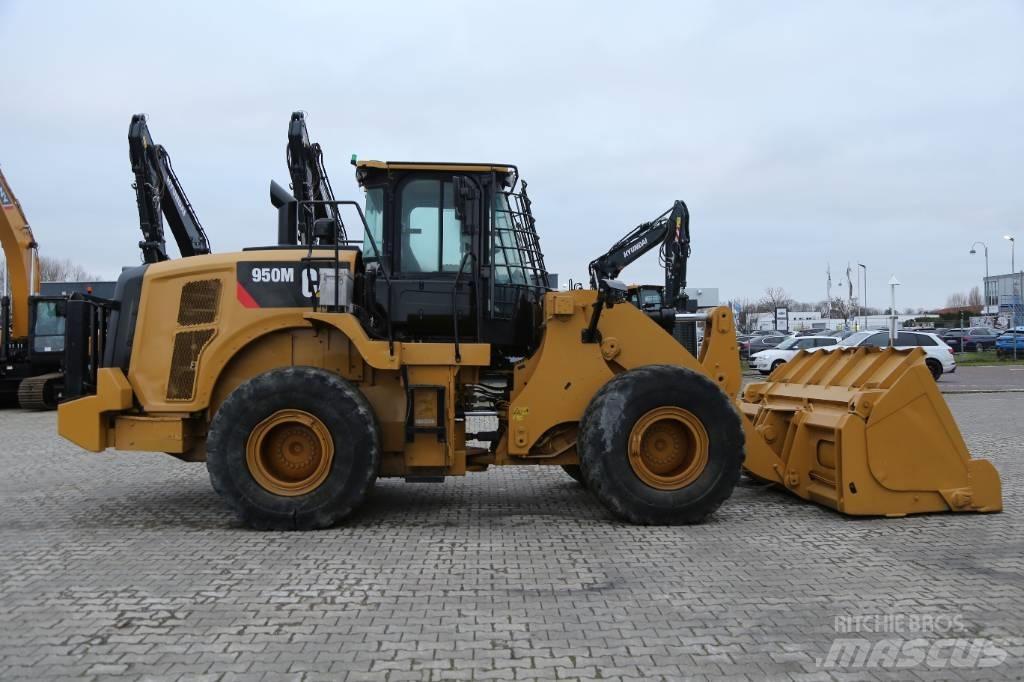 CAT 950M Kolesové nakladače