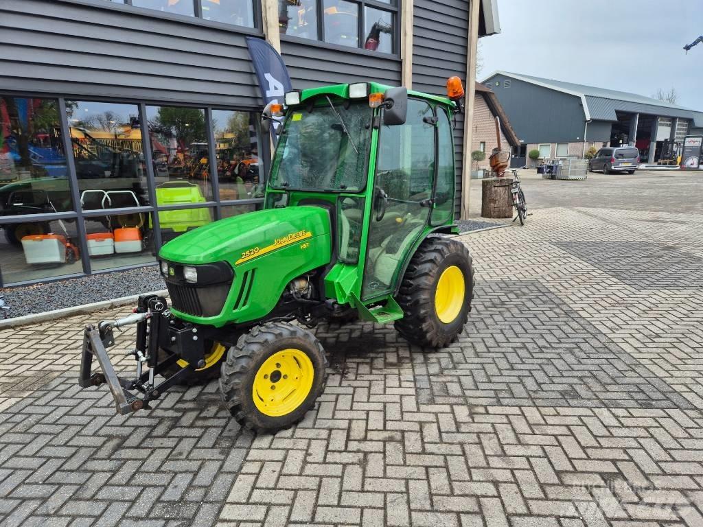 John Deere 2520 Kompaktné traktory