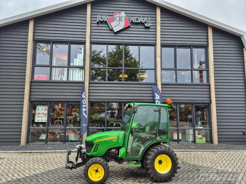 John Deere 2520 Kompaktné traktory