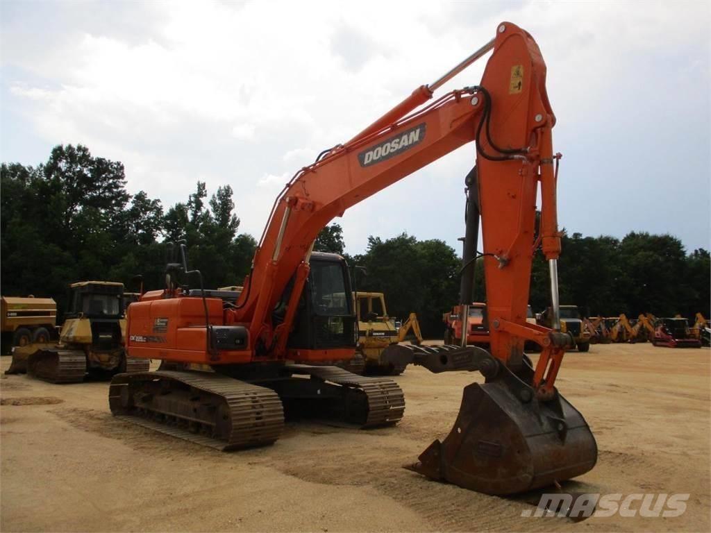 Doosan DX225 Pásové rýpadlá