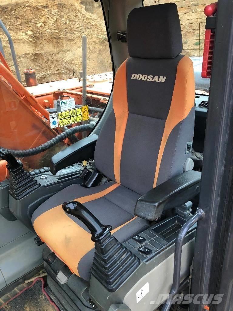 Doosan DX225 Pásové rýpadlá