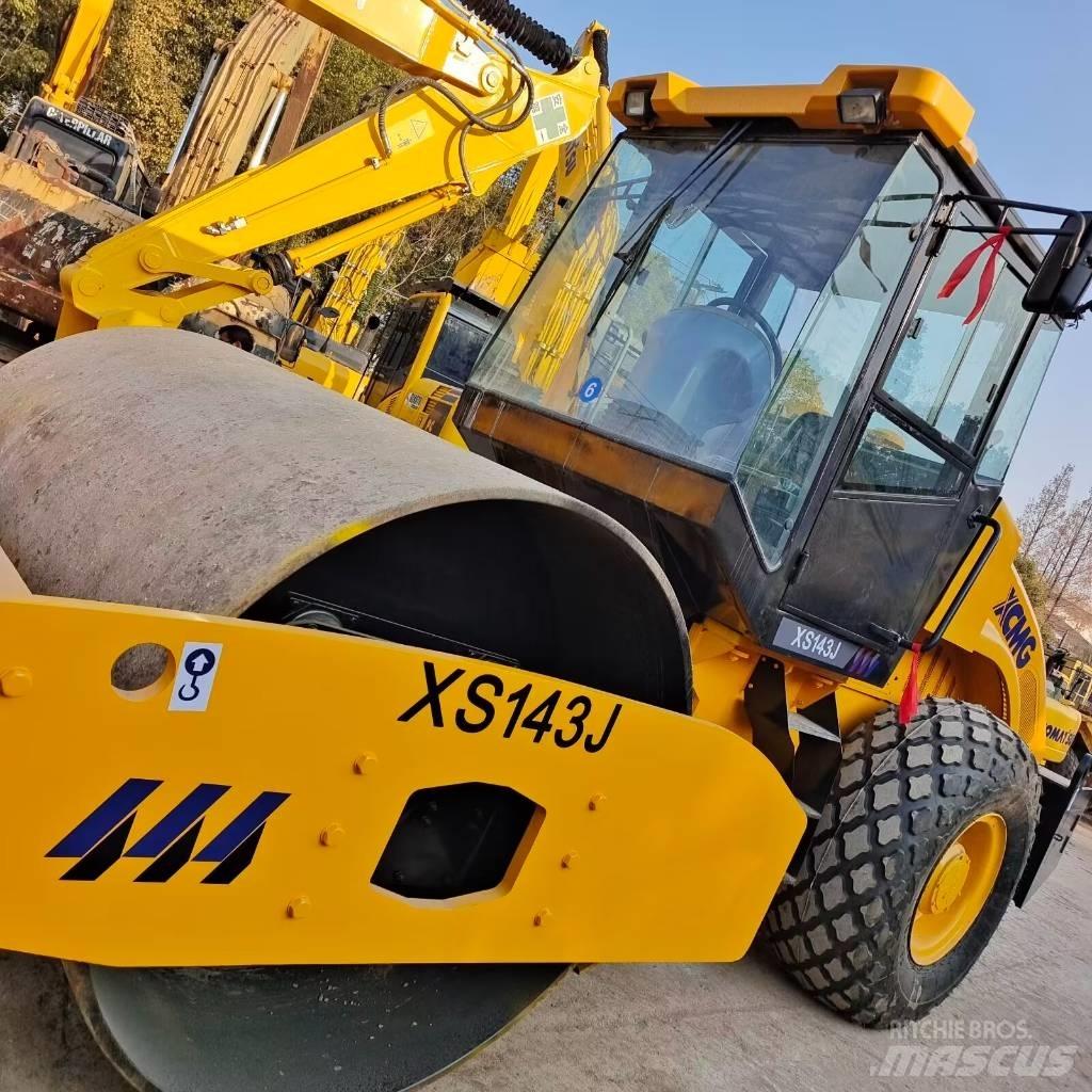 XCMG XS 142 J Ťahačové valce