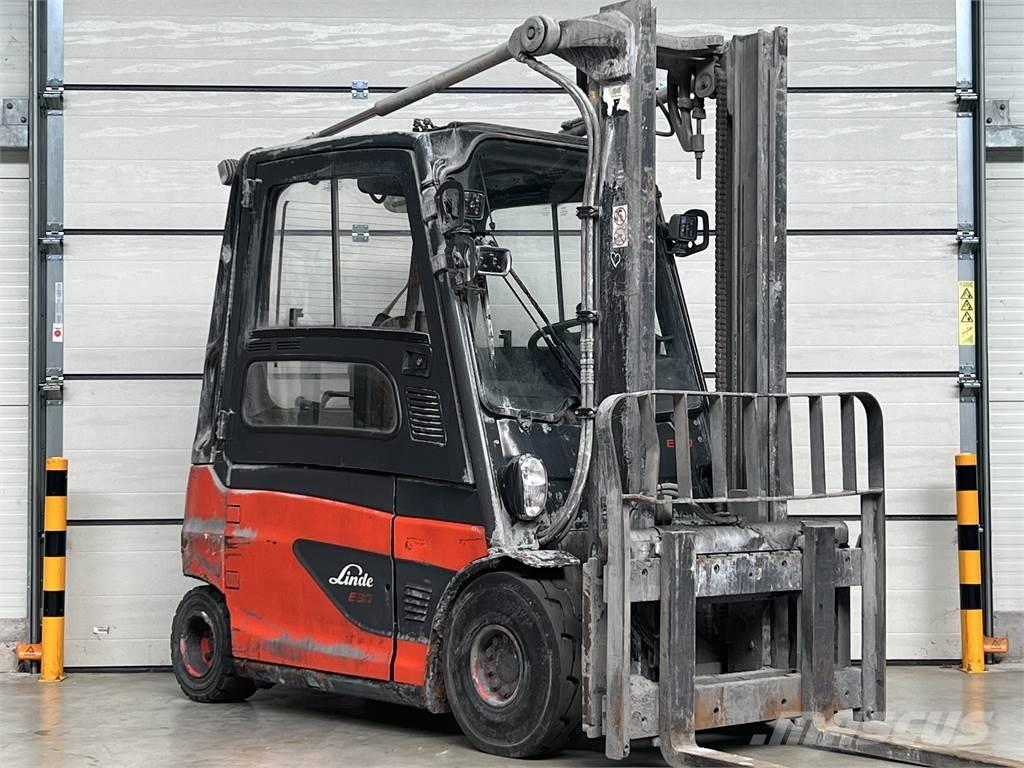 Linde E30L-01 Akumulátorové vozíky