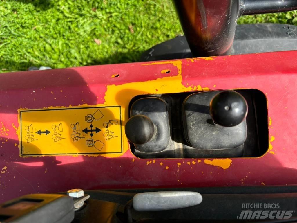 JCB 2 THS Stavebné sklápače