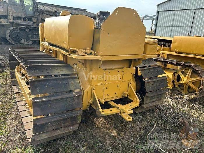 CAT D4 - Pásové dozéry