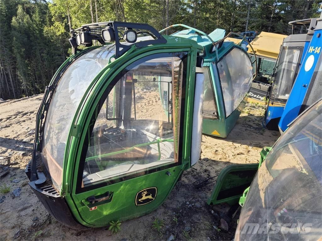 John Deere 1270G Kabíny a interiér