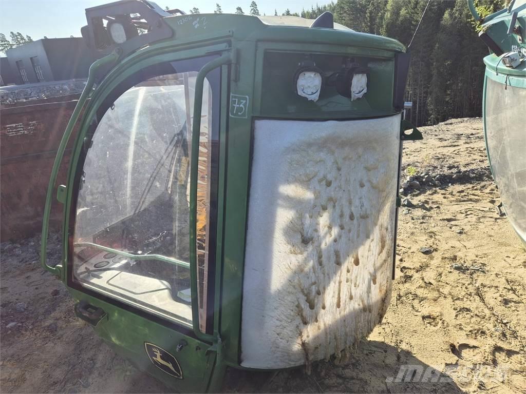 John Deere 1270G Kabíny a interiér