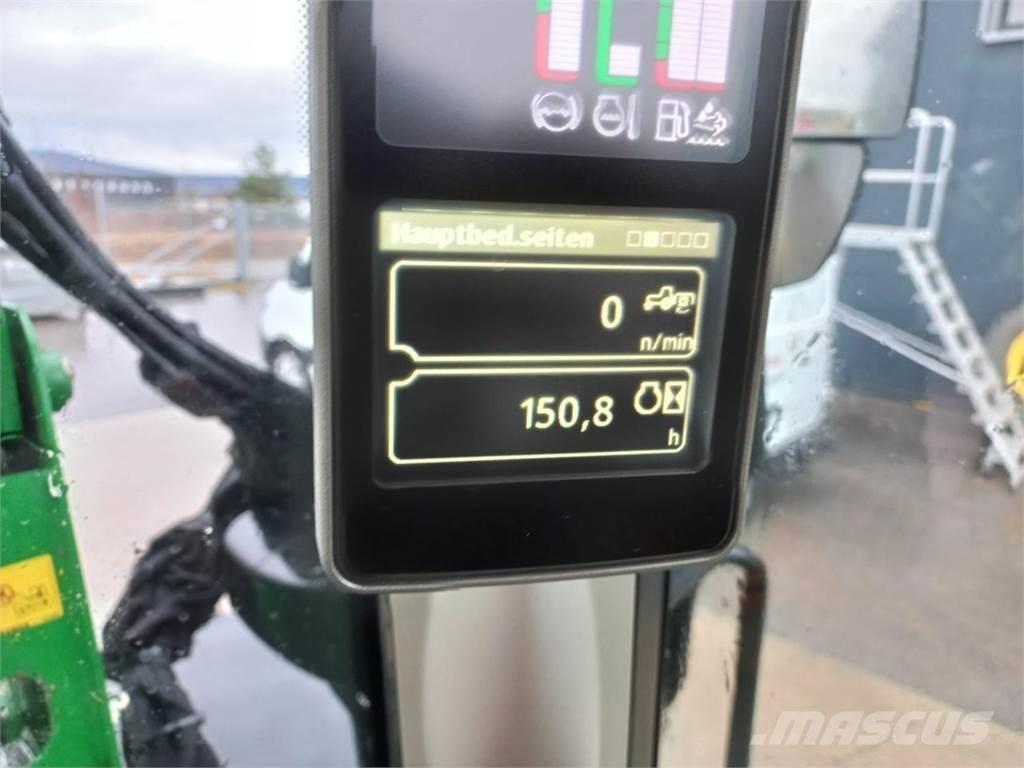 John Deere 6090M Traktory