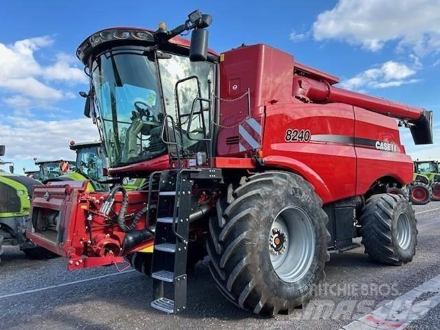 Case IH AF 8240 Kombinované zberacie stroje