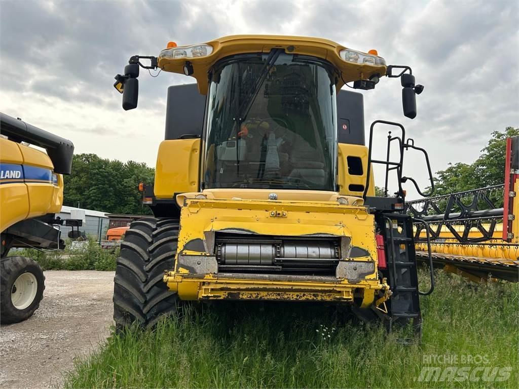 New Holland CR 980 Kombinované zberacie stroje