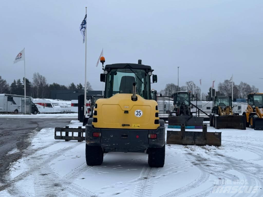 Yanmar V 120 Kolesové nakladače