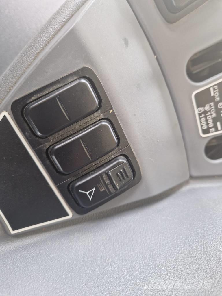 Kubota M7132 KVT Traktory