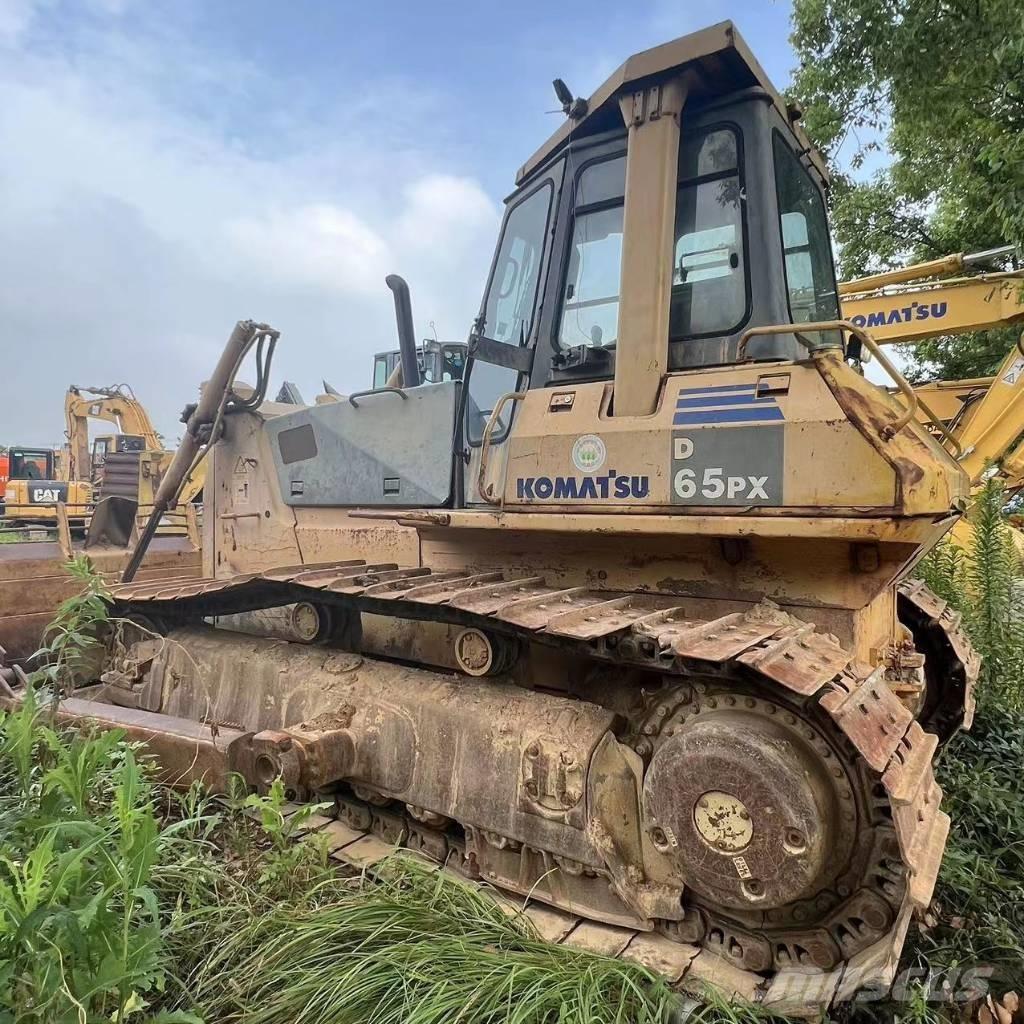 Komatsu D 65 P-12 Pásové dozéry