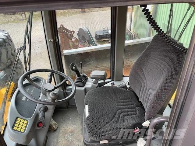 Volvo L30B PRO Kolesové nakladače