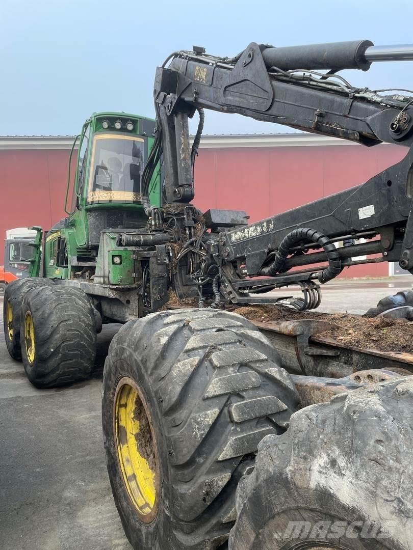 John Deere 1210E Lesné traktory
