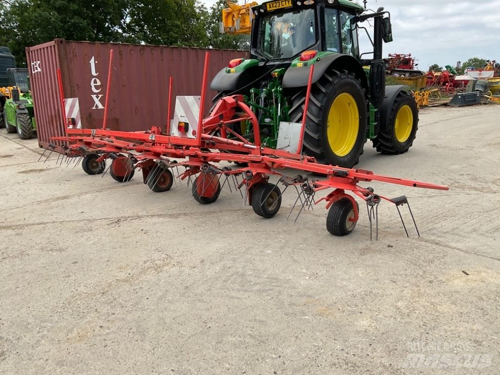 Kuhn GF 6502 Obracače a zhrabovače sena
