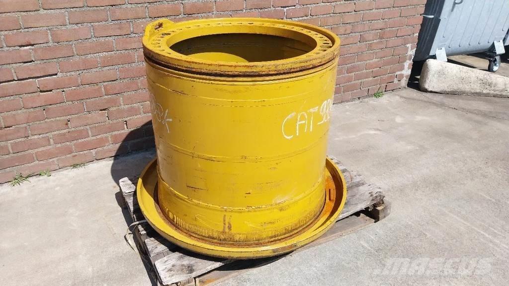 CAT 988 rim Pneumatiky, kolesá a ráfiky
