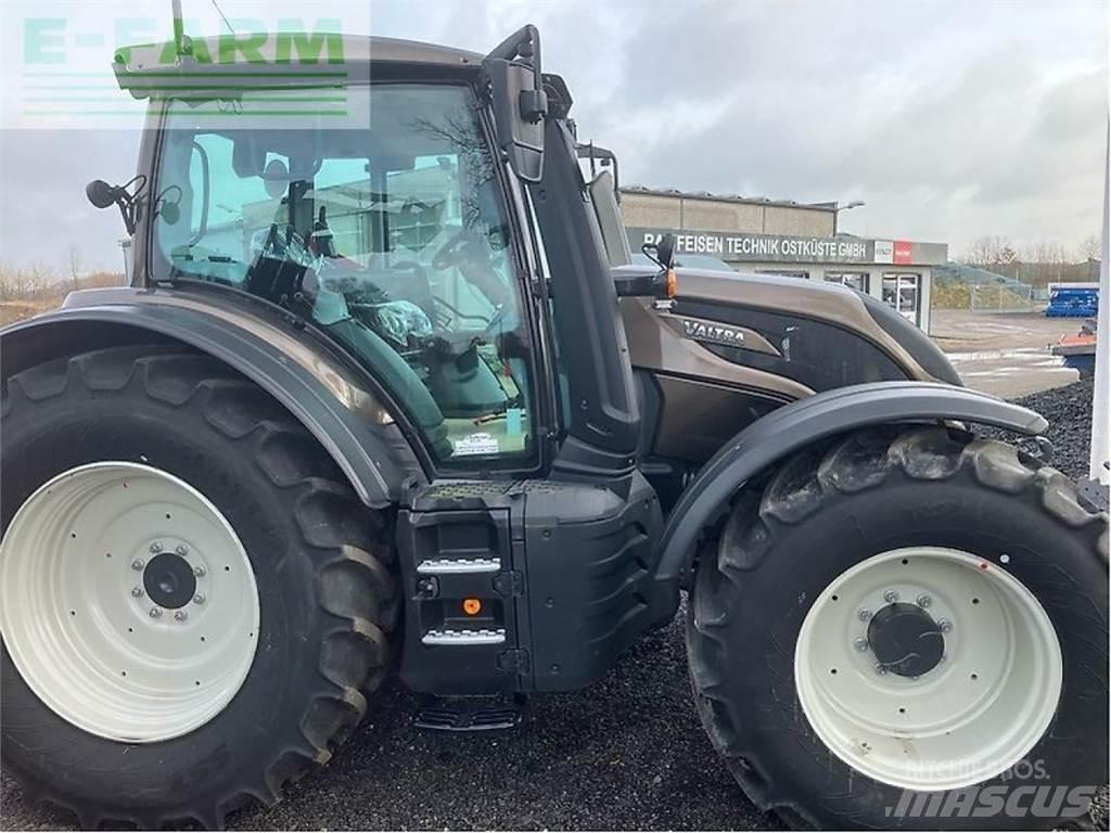 Valtra n175a Traktory