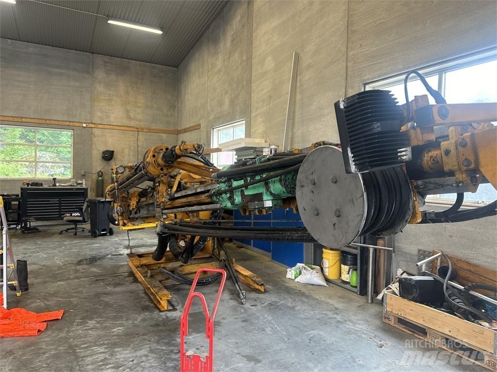 CAT 335 F L Povrchové vrtné súpravy