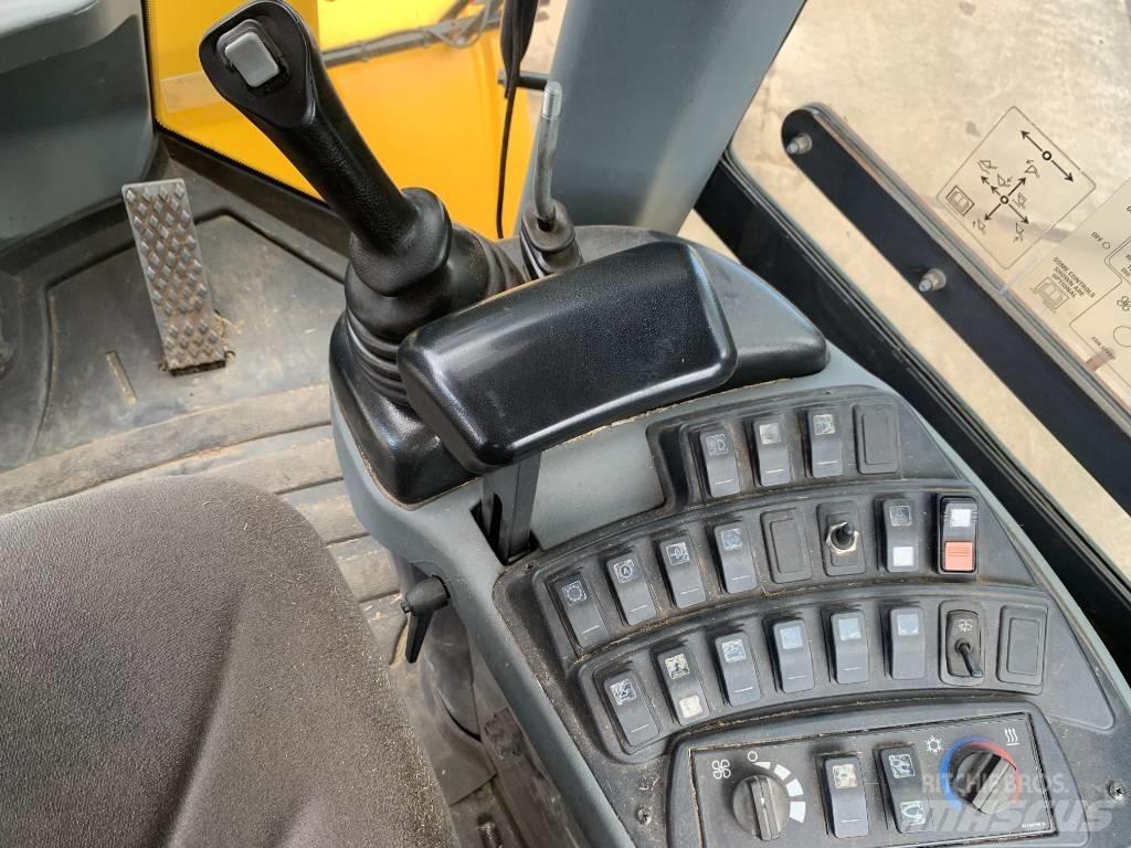 New Holland W 130 C Kolesové nakladače