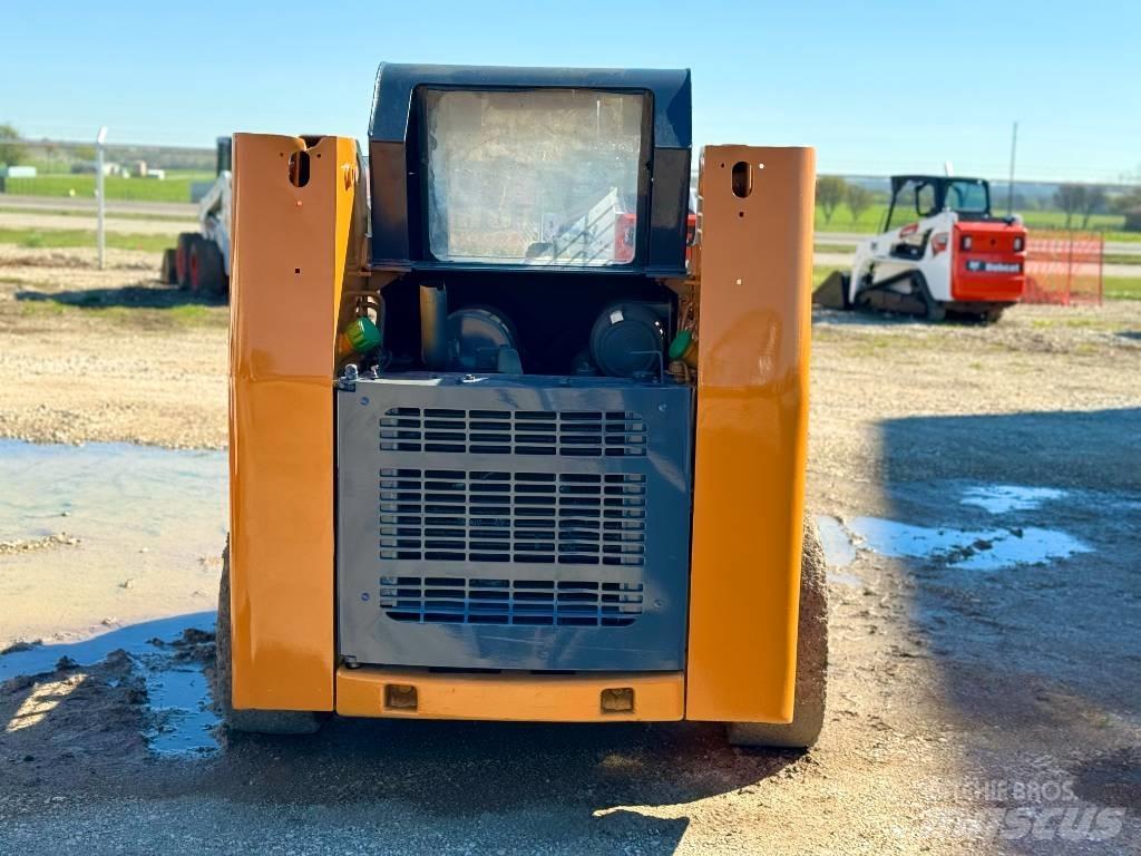 CASE 40 XT Šmykom riadené nakladače