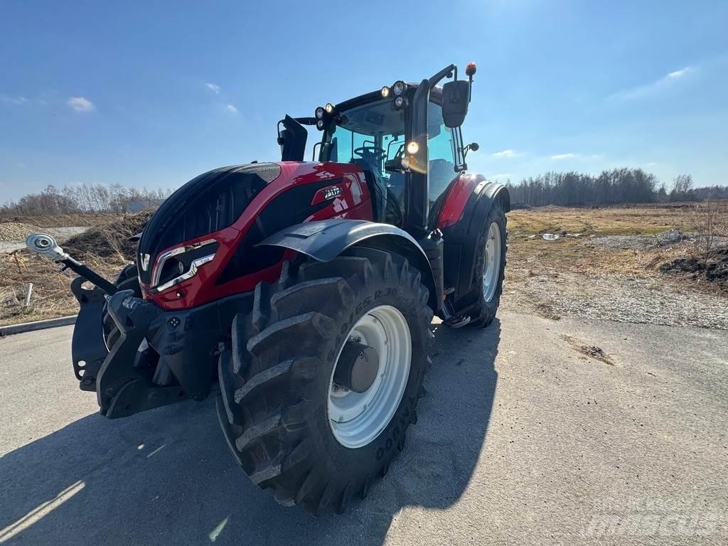 Valtra T255V Traktory