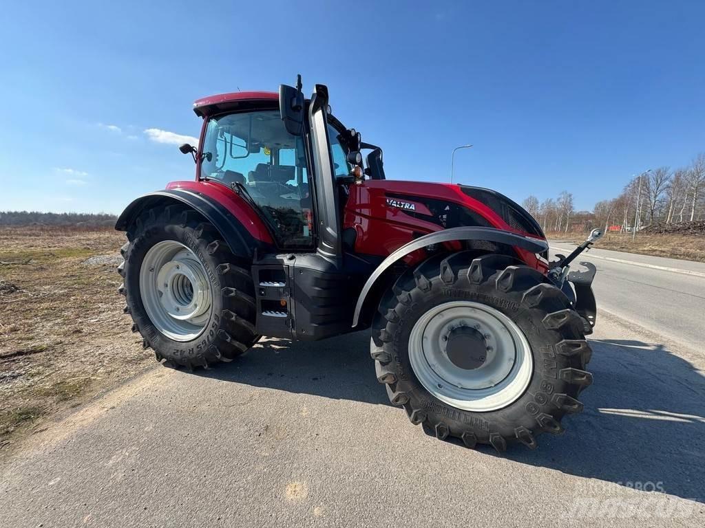 Valtra T255V Traktory