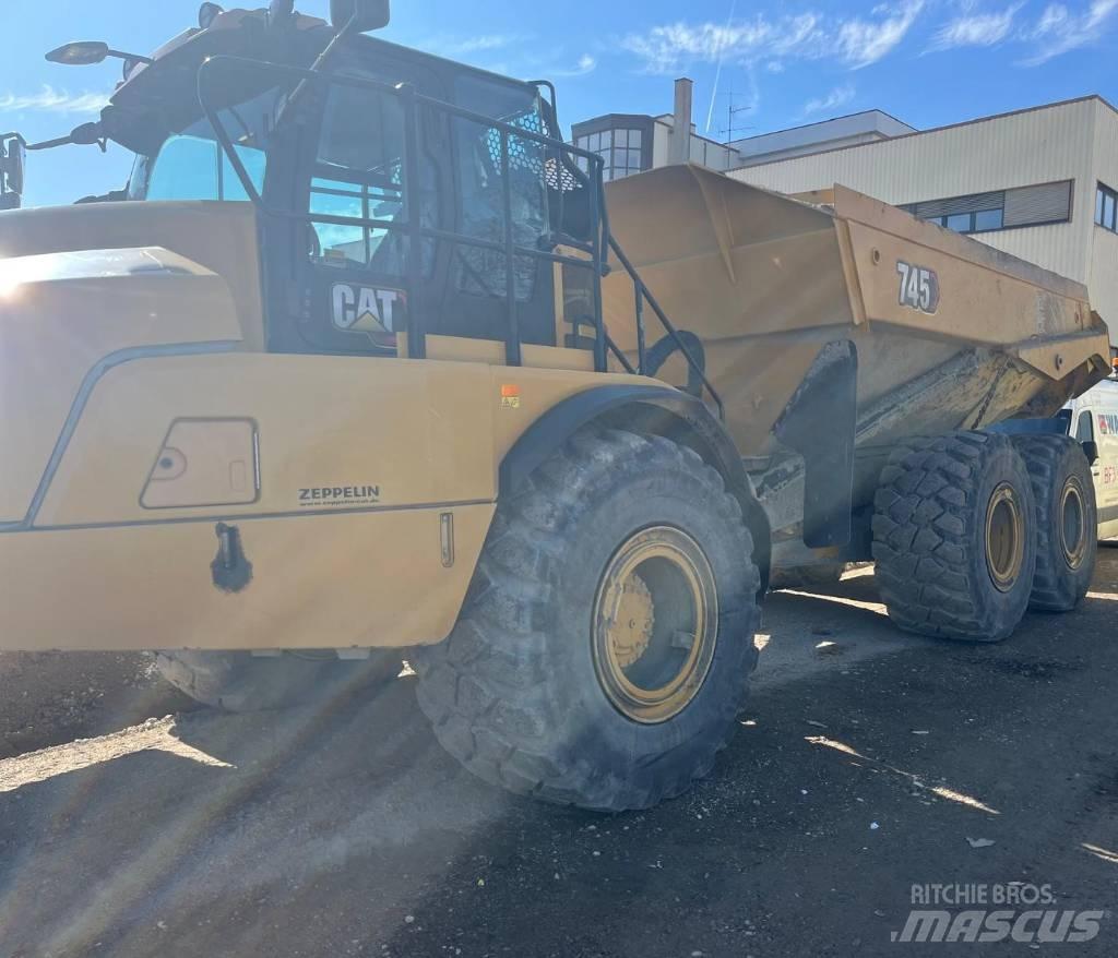 CAT 745 Kĺbové nákladné autá
