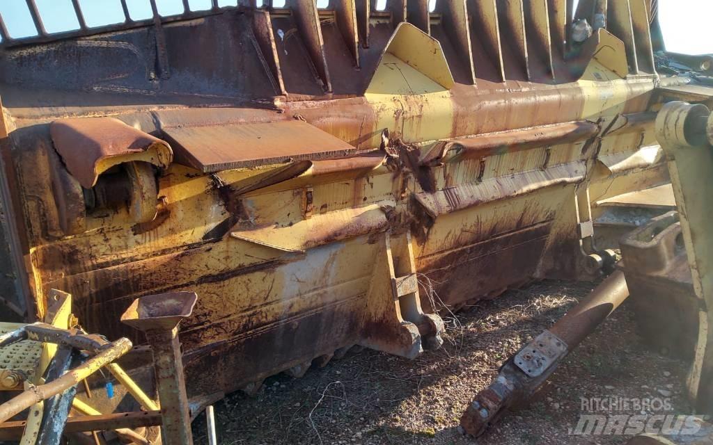 CAT D 11 N Pásové dozéry