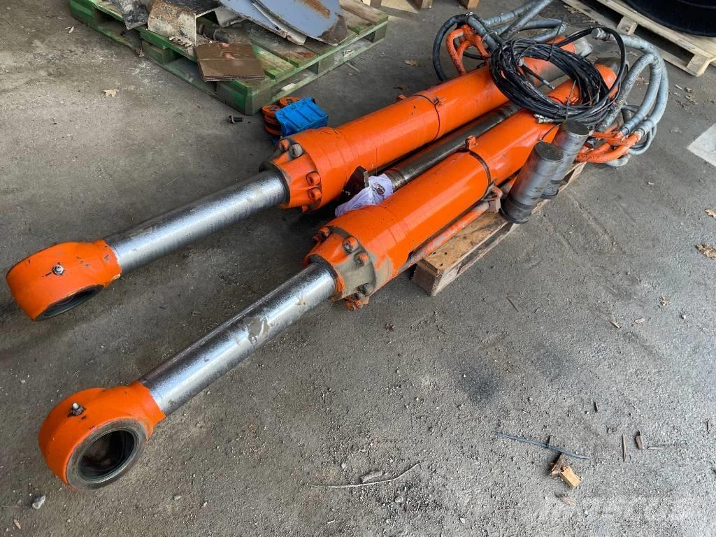 Hitachi ZX490LCH-6 Pásové rýpadlá