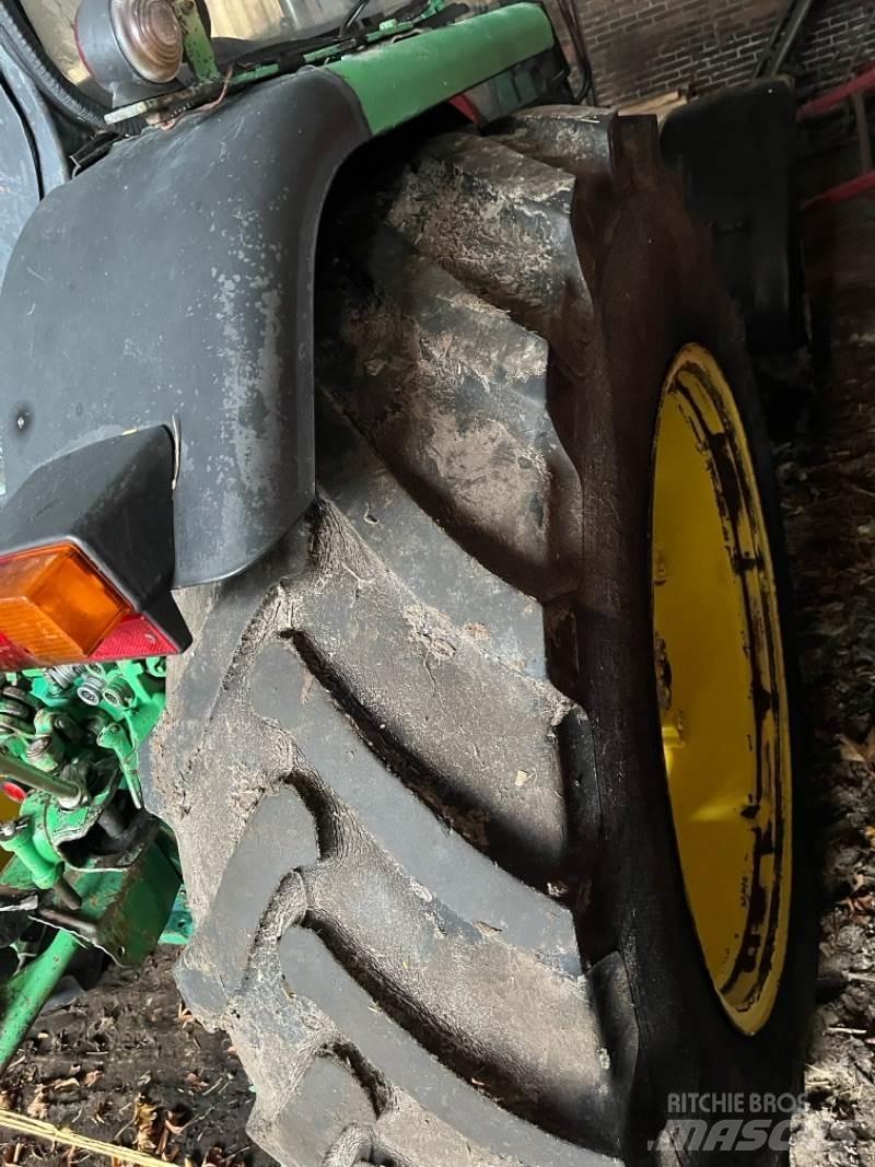 John Deere 2040A Traktory