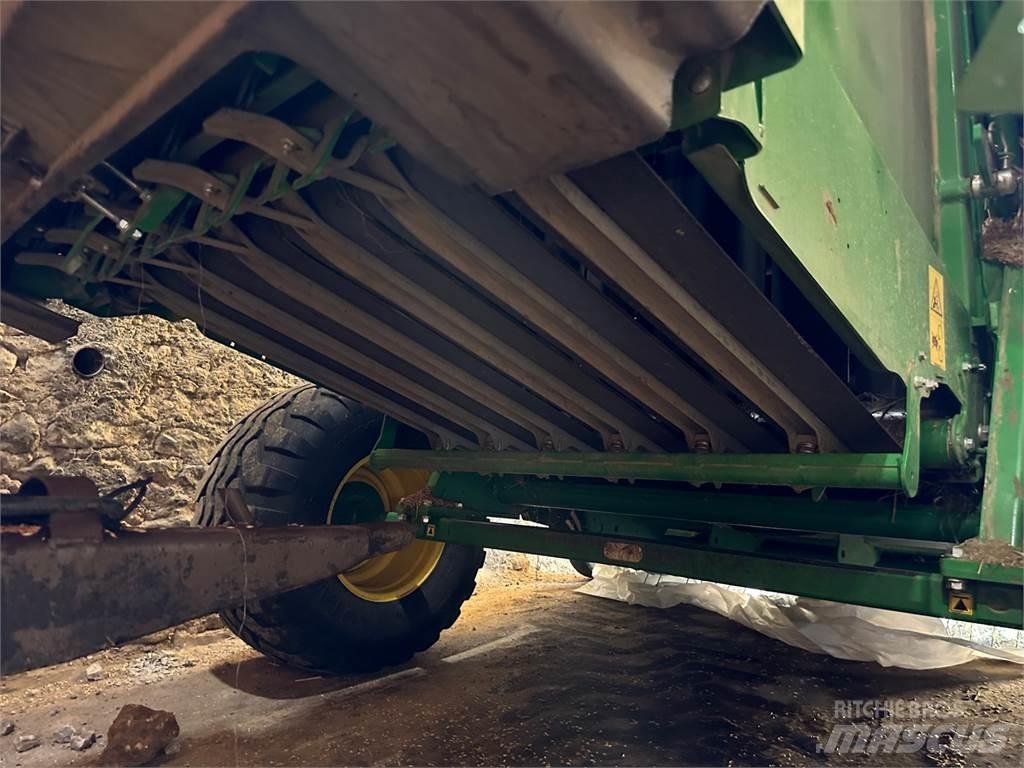 John Deere V461M Lisy na okrúhle balíky