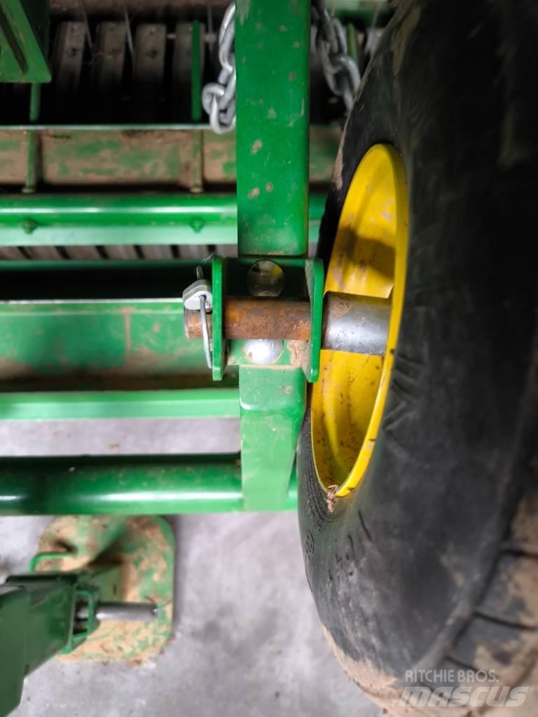 John Deere V461M Lisy na okrúhle balíky