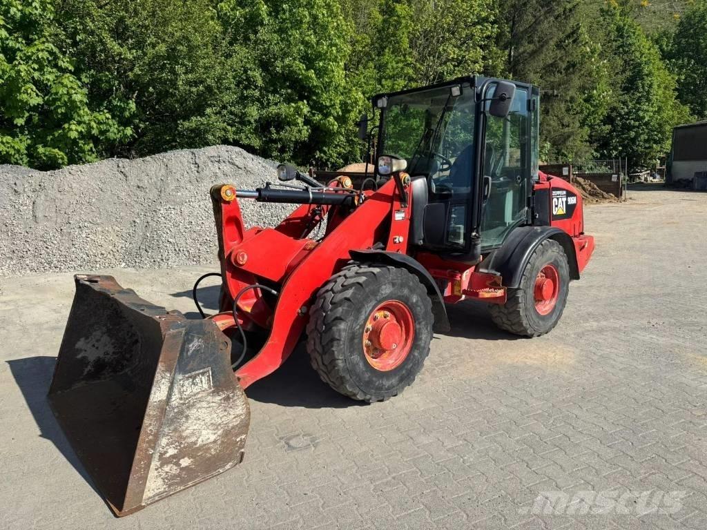CAT 906M Kolesové nakladače