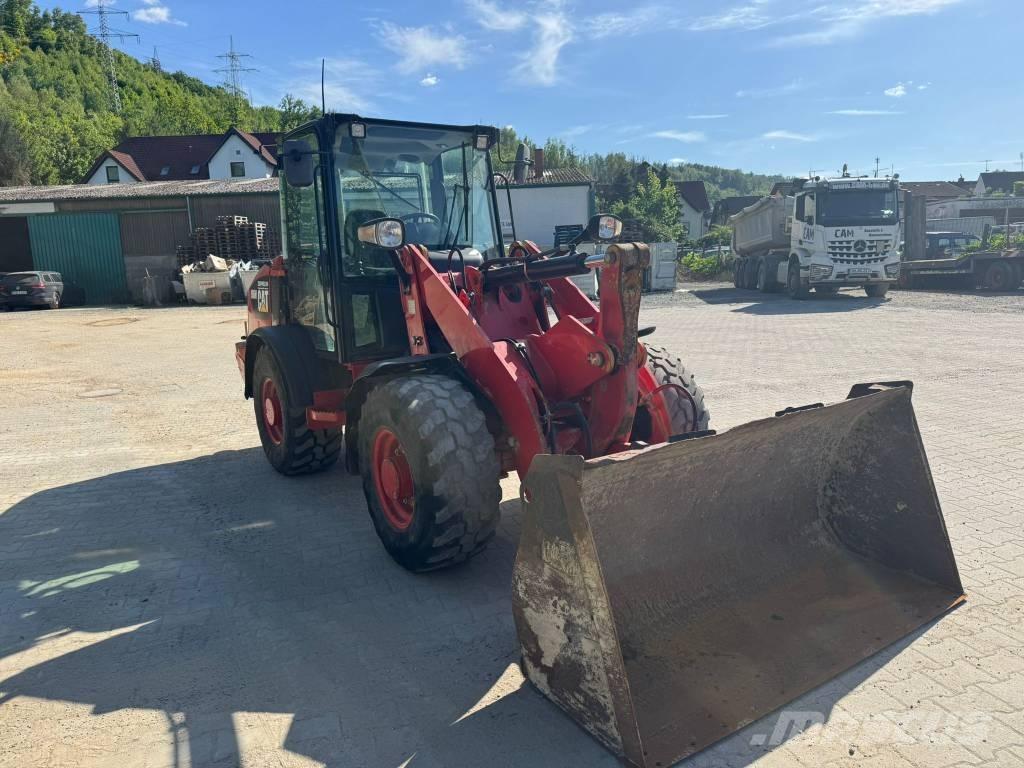 CAT 906M Kolesové nakladače