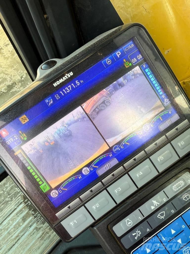 Komatsu HB 365 Pásové rýpadlá