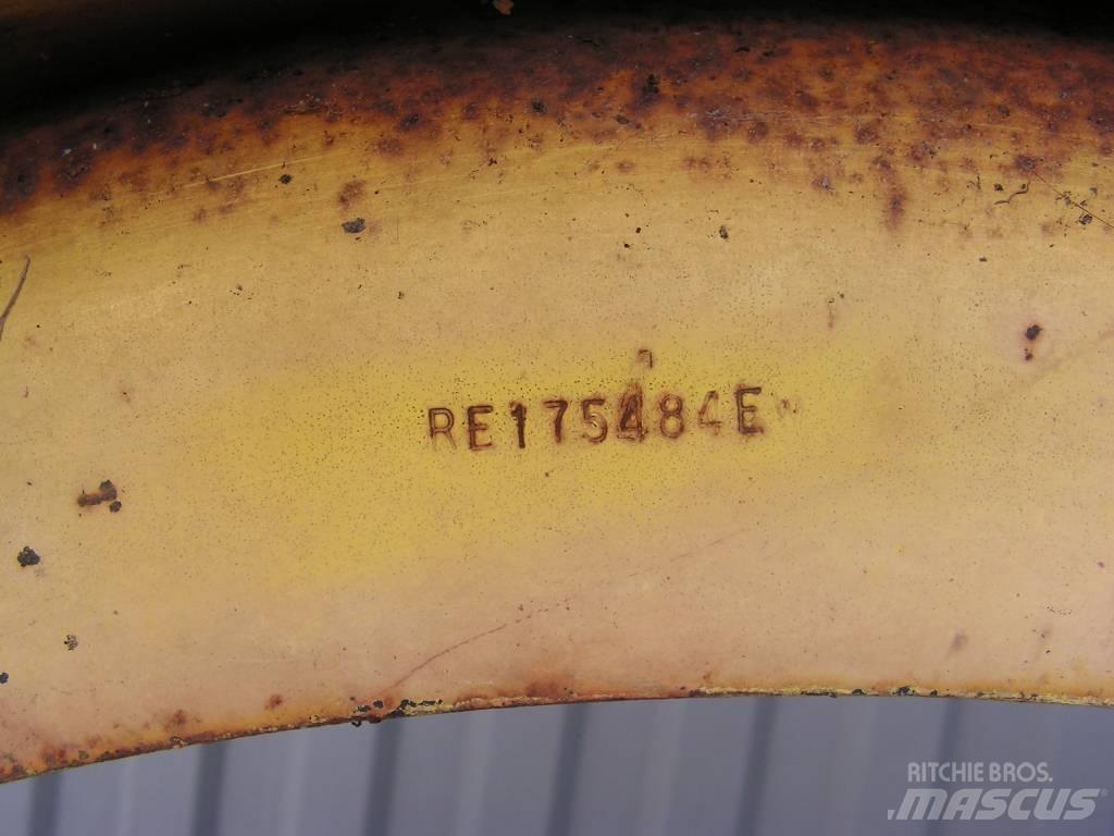 John Deere 8100 Pneumatiky, kolesá a ráfiky