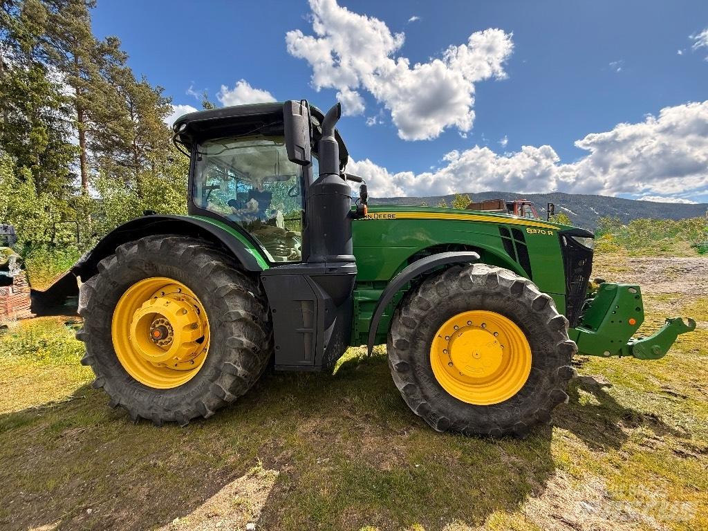 John Deere 8370 R Traktory