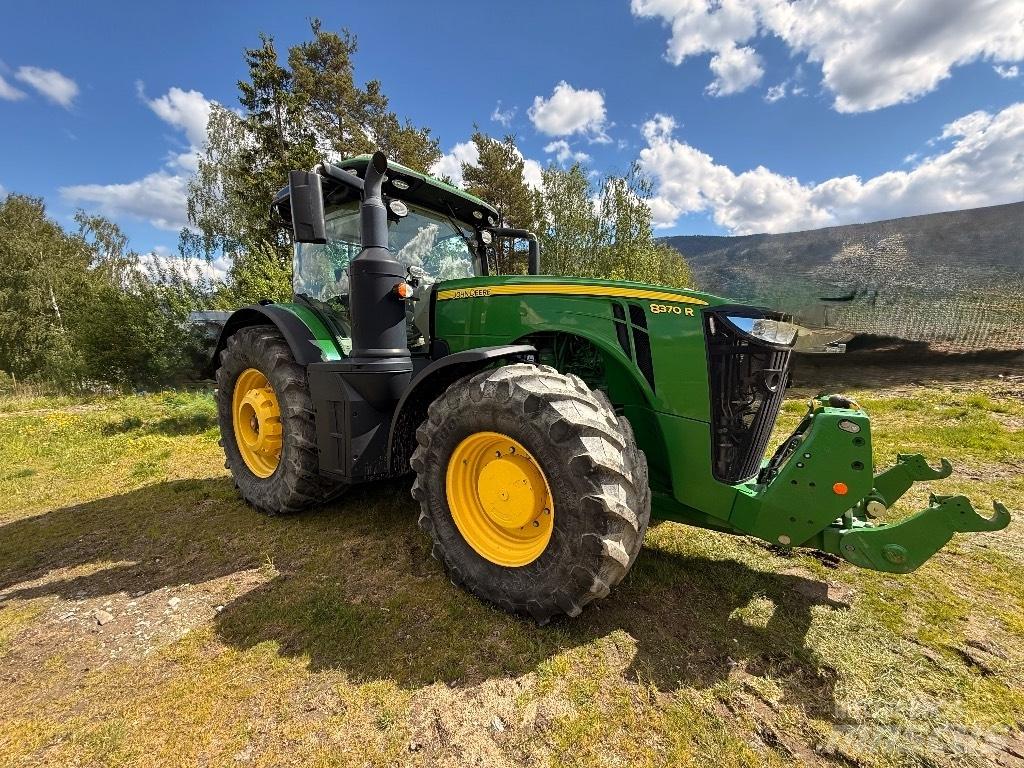 John Deere 8370 R Traktory