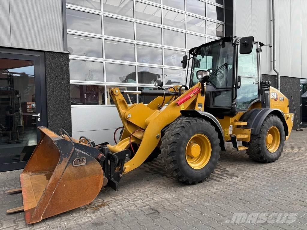CAT 908 Kolesové nakladače