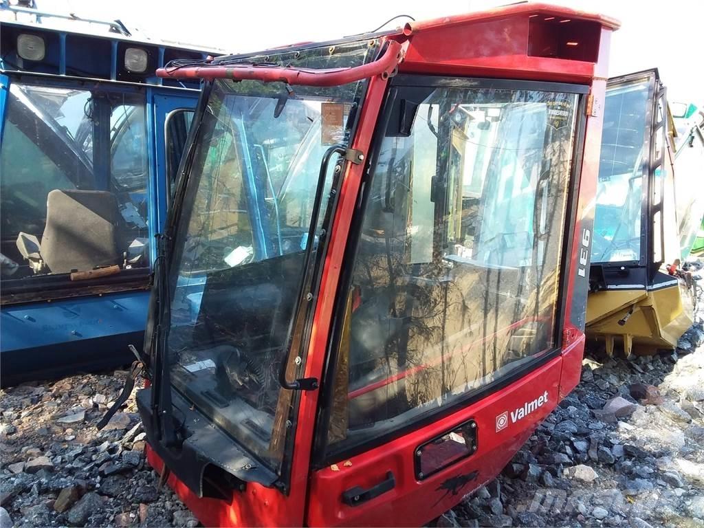 Valmet 931 Kabíny a interiér