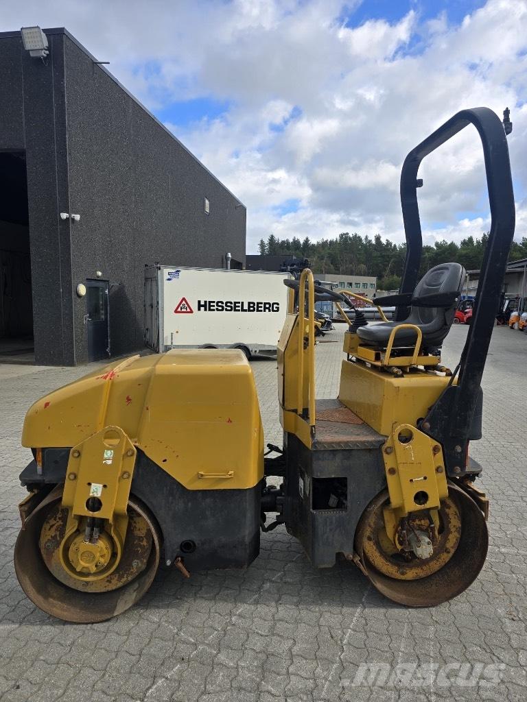 CAT CB 214 D Tandemové valce