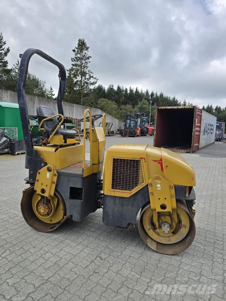 CAT CB 214 D Tandemové valce