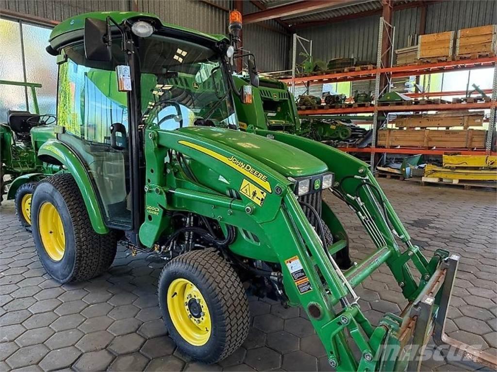 John Deere 3320 Traktory