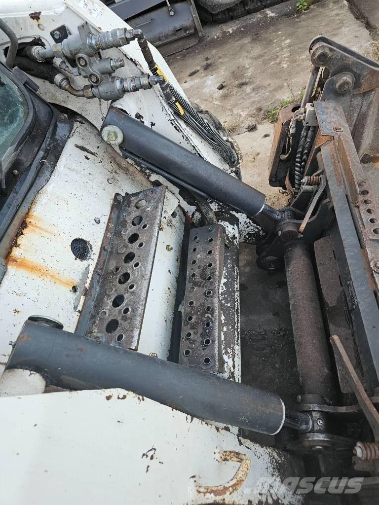 Bobcat S 250 Kolesové nakladače