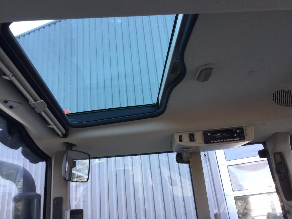 John Deere 6110M Traktory