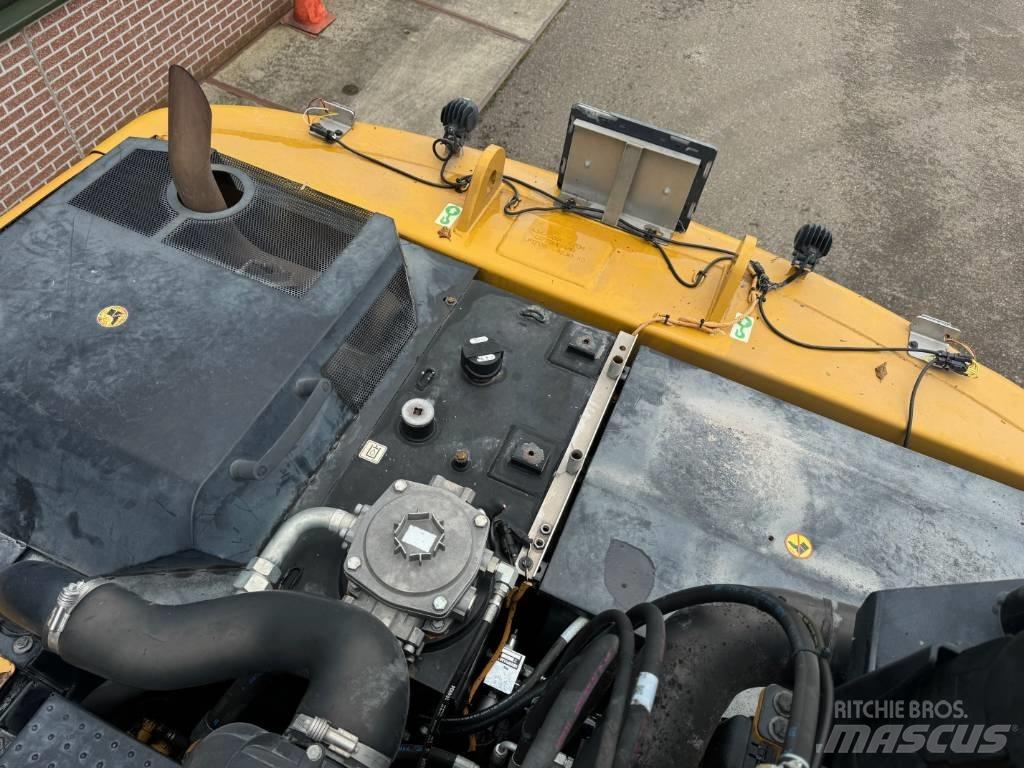 CAT MH3022 Stroje pre manipuláciu s odpadom
