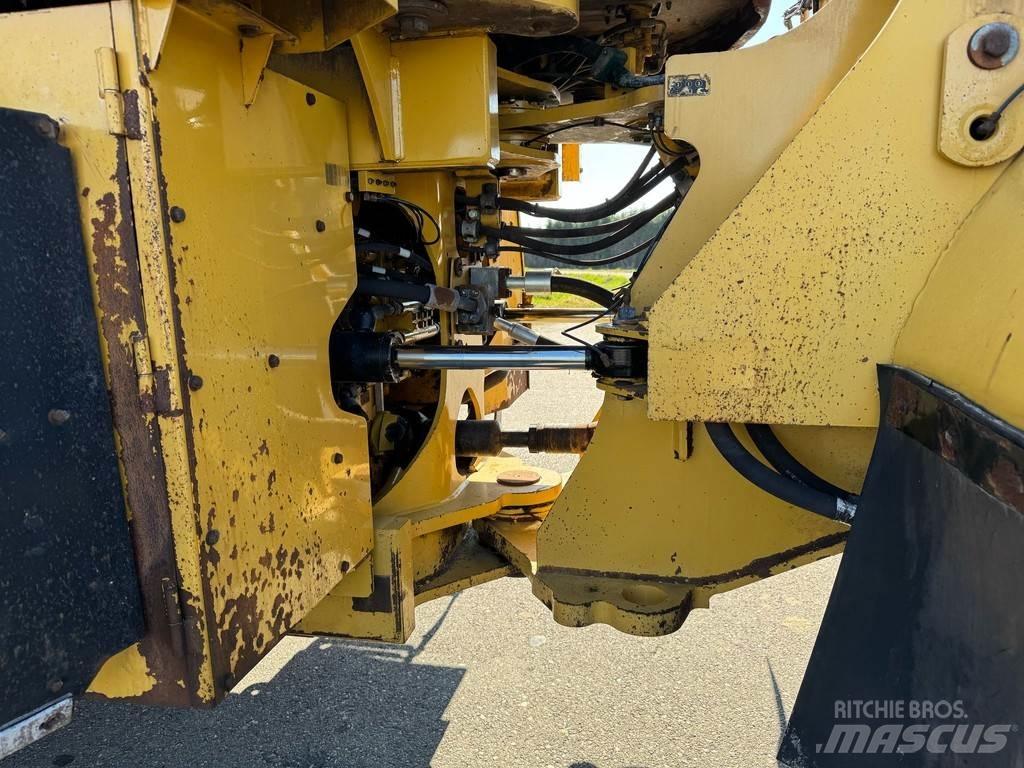 CAT 972M Kolesové nakladače