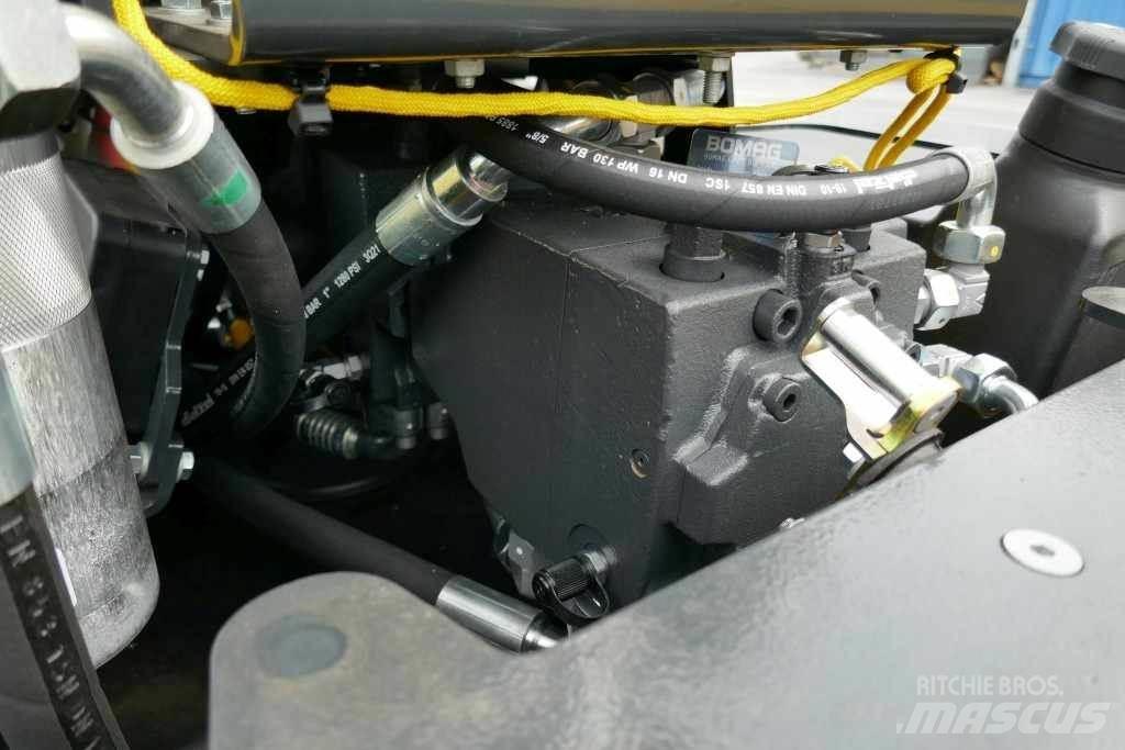 Bomag BW 213 DH-5 Pôdne kompaktory